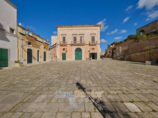 Intero stabile in vendita a parabita via lucia la greca