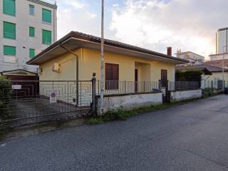 Villa in vendita a frosinone via lago d'iseo