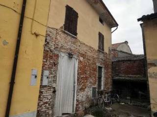 Casa indipendente all'asta a cingia de' botti via guglielmo marconi, 27