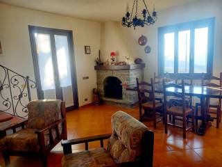 Villa bifamiliare in vendita a berceto via evasio colli