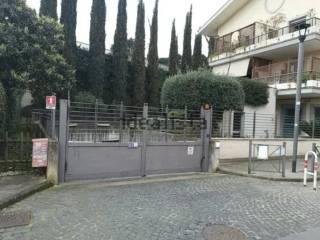 Garage in vendita a roma via dei fabi, 15