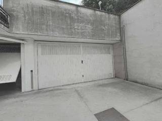 Garage in vendita a gallarate via carlo cattaneo, 22