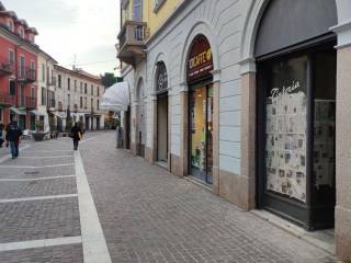 Negozio in affitto a gallarate via giuseppe mazzini, 19