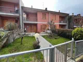 Villa a schiera all'asta a san giovanni bianco via piazzo, 30