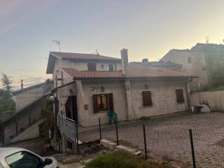 Villa a schiera in in vendita da privato a cingoli frazione avenale, 77