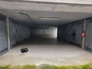 Garage in vendita ad abbiategrasso via carlo maria maggi, 18