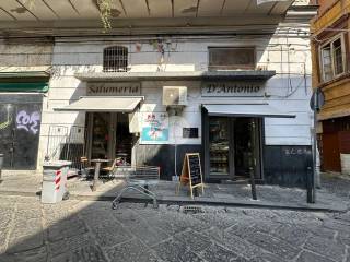 Magazzino in affitto a napoli via forcella, 20