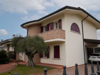 Villa in vendita a cerea via 25 aprile