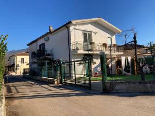 Villa bifamiliare in vendita a piedimonte san germano strada provinciale strada per. lato est stab. fiat