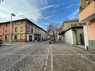 Negozio in vendita a caronno pertusella via adua