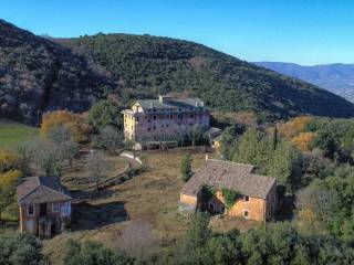 Intero stabile in vendita a spoleto strada di monteluco