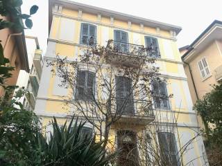 Villa in vendita a sanremo piazza cristoforo colombo, 35