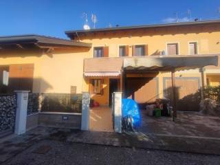 Villa a schiera in vendita a occhiobello via prof. f. pellegrini