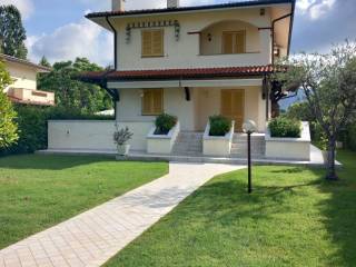 Villa in affitto a forte dei marmi via versilia, 240