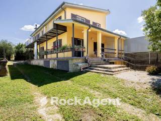 Villa bifamiliare in vendita ad anguillara sabazia via vicinale dei vignali, 1