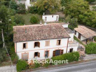 Villa in vendita ad acqualagna via bellaria, 42