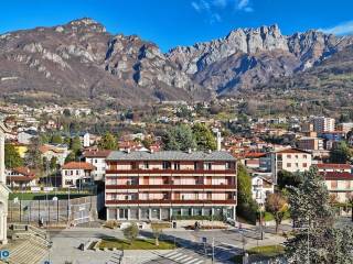 Negozio in vendita a mandello del lario piazza sacro cuore, 8