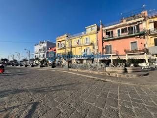 Negozio in affitto a pozzuoli via darsena