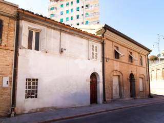 Casa indipendente in vendita a sant'elpidio a mare via porta romana, 4