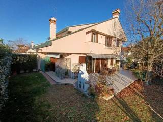 Villa bifamiliare in in vendita da privato a preganziol via mestre, 10