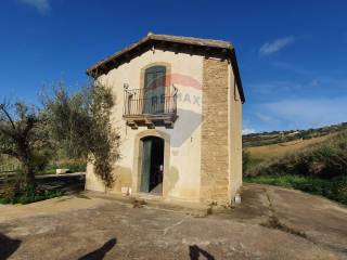 Villa in vendita a caltagirone via euripide, 35