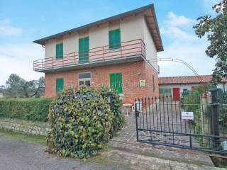 Casa indipendente in vendita a sinalunga via piave