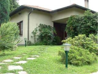 Villa in vendita a guanzate via belvedere