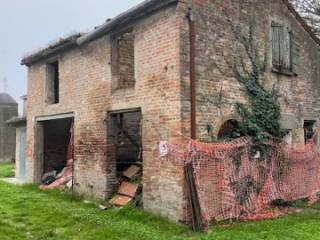 Rustico in vendita a vigarano mainarda via argine reno, 35