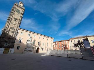 Appartamento in vendita a l'aquila piazza del palazzo, 11