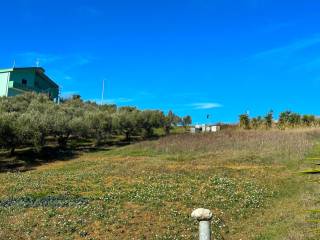 Terreno residenziale in vendita ad atri via cavalieri del santo sepolcro, 26