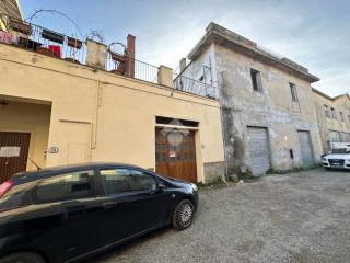 Garage in vendita a ponsacco viale antonio gramsci, 22