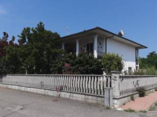 Villa bifamiliare all'asta a san cipriano po via e. tizzoni, 7