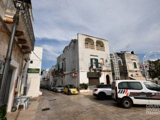 Casa indipendente in vendita a ceglie messapica piazza sant'antonio