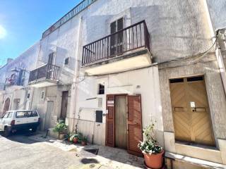 Casa indipendente in vendita a ceglie messapica via orto di burla, 31