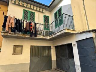 Casa indipendente in in vendita da privato a prato via domenico cimarosa, 13