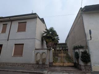 Villa in in vendita da privato a inveruno via eugenio villoresi, 23