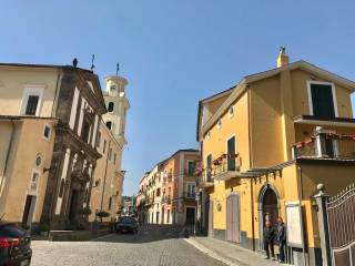 Negozio in vendita a cava de' tirreni via giuseppe lamberti