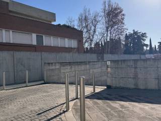 Garage in affitto a roma via irene imperatrice d'oriente, 13