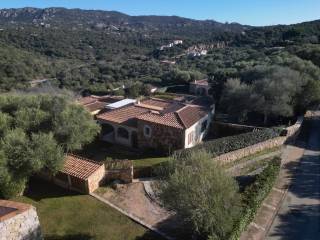 Villa bifamiliare in vendita ad arzachena località cala dei ginepri