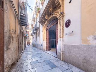 Negozio in affitto a palermo via san nicolò all'albergheria, 4