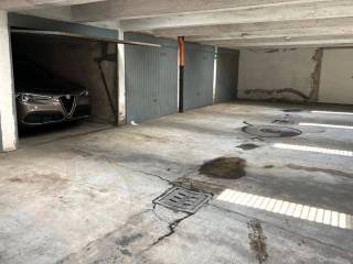 Garage in affitto ad arcore via alfonso casati, 7