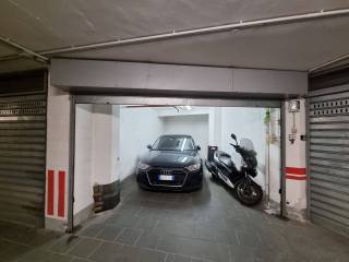 Garage in vendita a genova via alla porta degli archi