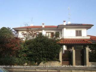 Villa bifamiliare all'asta a burago di molgora via dante alighieri, 15