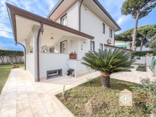 Villa in vendita a camaiore via paduletto