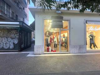 Abbigliamento in vendita a san benedetto del tronto viale secondo moretti, 56