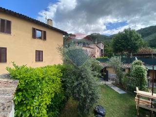 Casa indipendente in vendita a campello sul clitunno via del mulino, 24/a