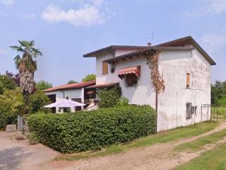 Casa indipendente in vendita a rosà via don giuseppe todesco