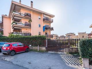 Garage in vendita a roma via del fontanile anagnino