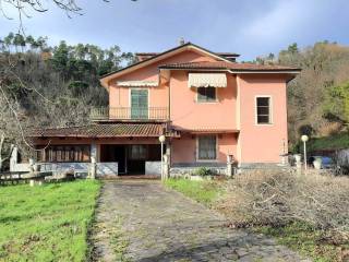 Villa bifamiliare in vendita a beverino 