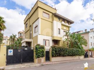 Villa in vendita a cagliari via francesco guicciardini, 3